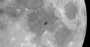 ISS-31-Jan-2015-21-52-25-MEZ-vor-Mond.jpg